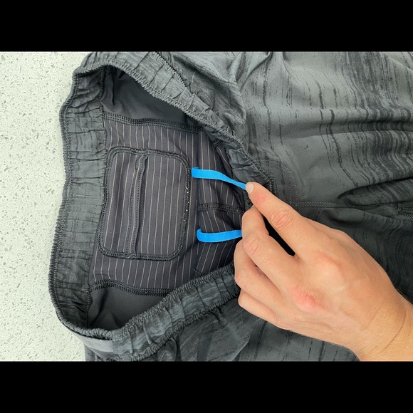 Lululemon shorts size M - Picture 2 of 4